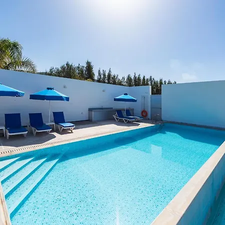 Seafront Sea Gem - Private Area & Infinity Pool فيلة Polis