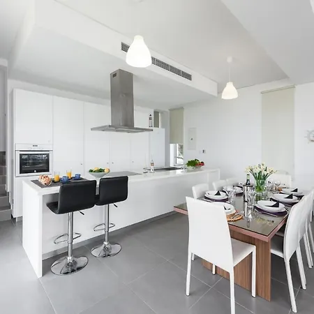 Villa Seafront Sea Gem - Private Area & Infinity Pool *