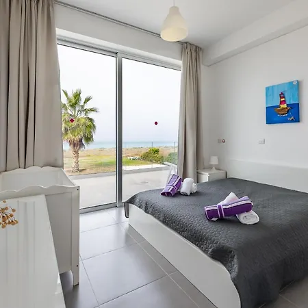 Seafront Sea Gem - Private Area & Infinity Pool וילה