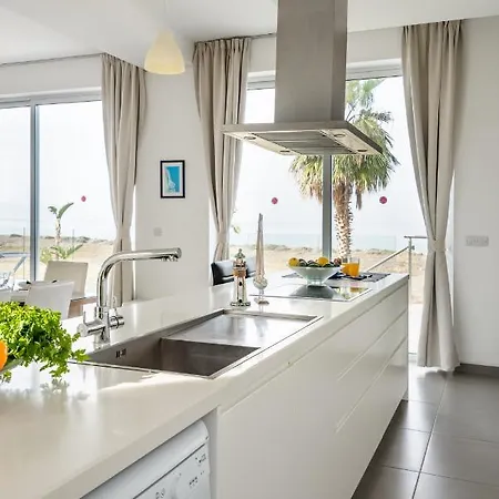 Seafront Sea Gem - Private Area & Infinity Pool * Polis