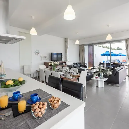 Seafront Sea Gem - Private Area & Infinity Pool וילה Polis