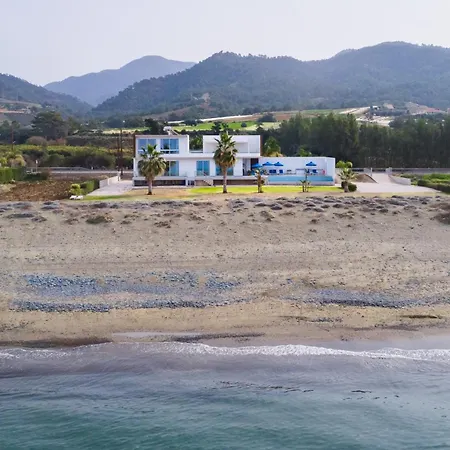Villa Seafront Sea Gem - Private Area & Infinity Pool *