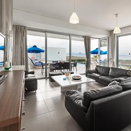 Seafront Sea Gem - Private Area & Infinity Pool * Polis