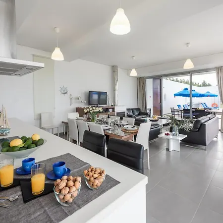 Seafront Sea Gem - Private Area & Infinity Pool *